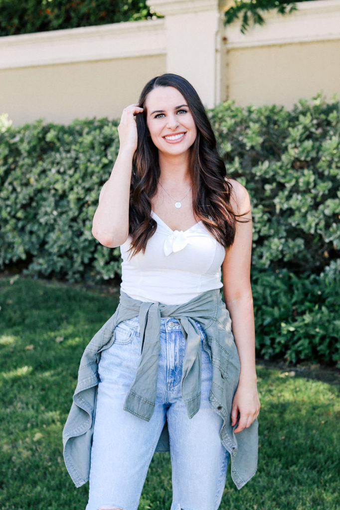 Mom Jeans Outfit for Summer - Lauren Campbell